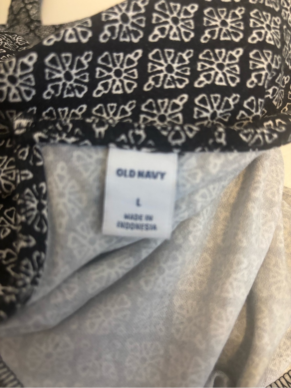 Old Navy  Women’s Black Patterned Short-Sleeve  Romper with Tie Waist - Picture 7 of 8